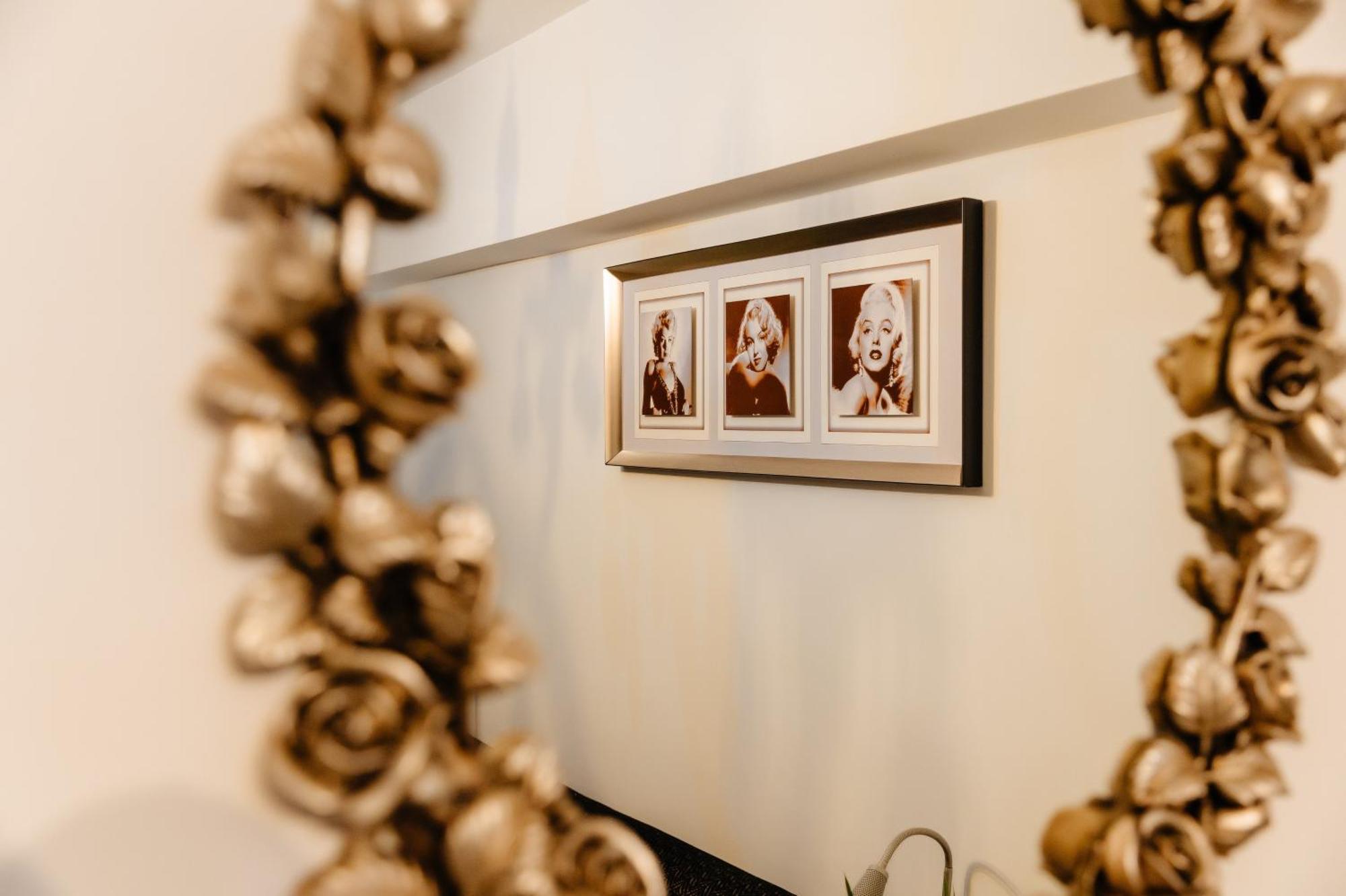 Glamour Ultracentral Craiova Exterior photo